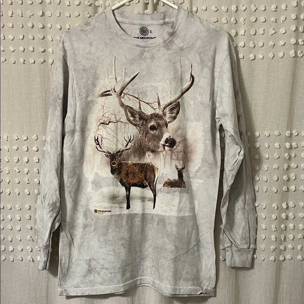 NWOT THE MOUNTAIN Gray Tie-Dye Long Sleeve with Realistic Deer Scene